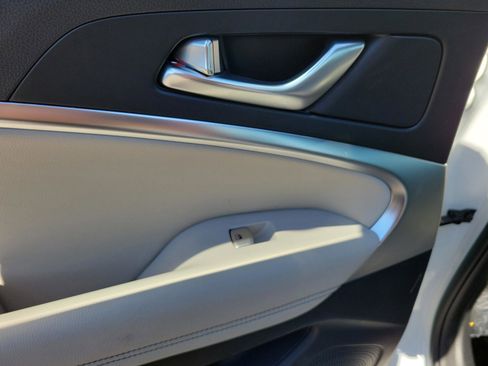 Used 2025 Genesis G70 2.5T image 22