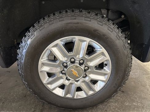Used 2024 Chevrolet Silverado 3500 High Country w/ Technology Package image 44