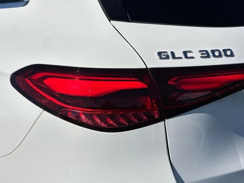 Used 2024 Mercedes-Benz GLC 300 4MATIC image 12