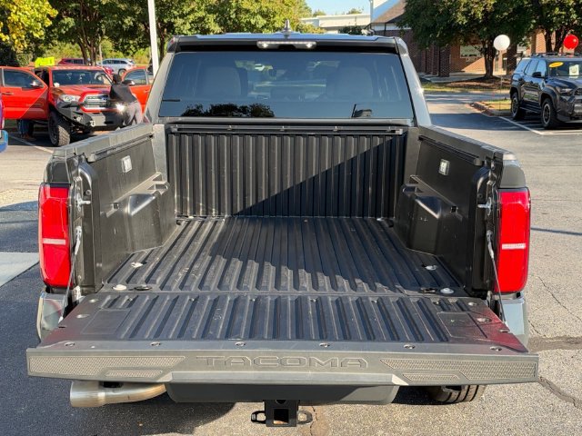 Used 2025 Toyota Tacoma SR5 AWD/4WD image 5