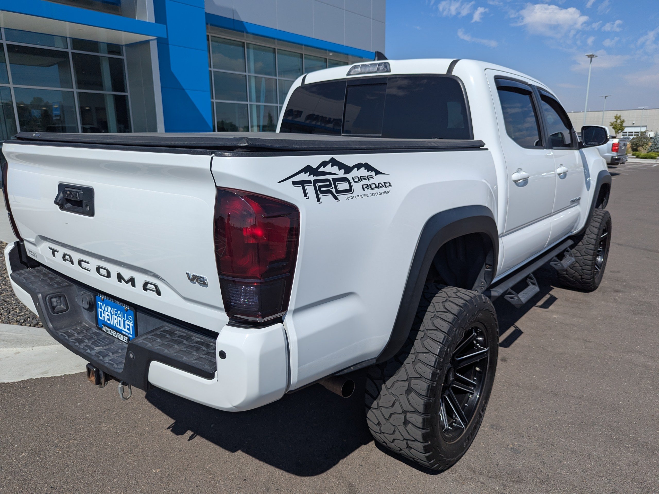 Used 2017 Toyota Tacoma TRD Off-Road AWD/4WD image 34