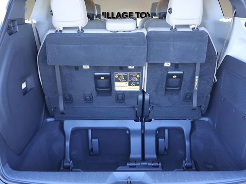 Certified 2021 Toyota Sienna Limited FWD image 17