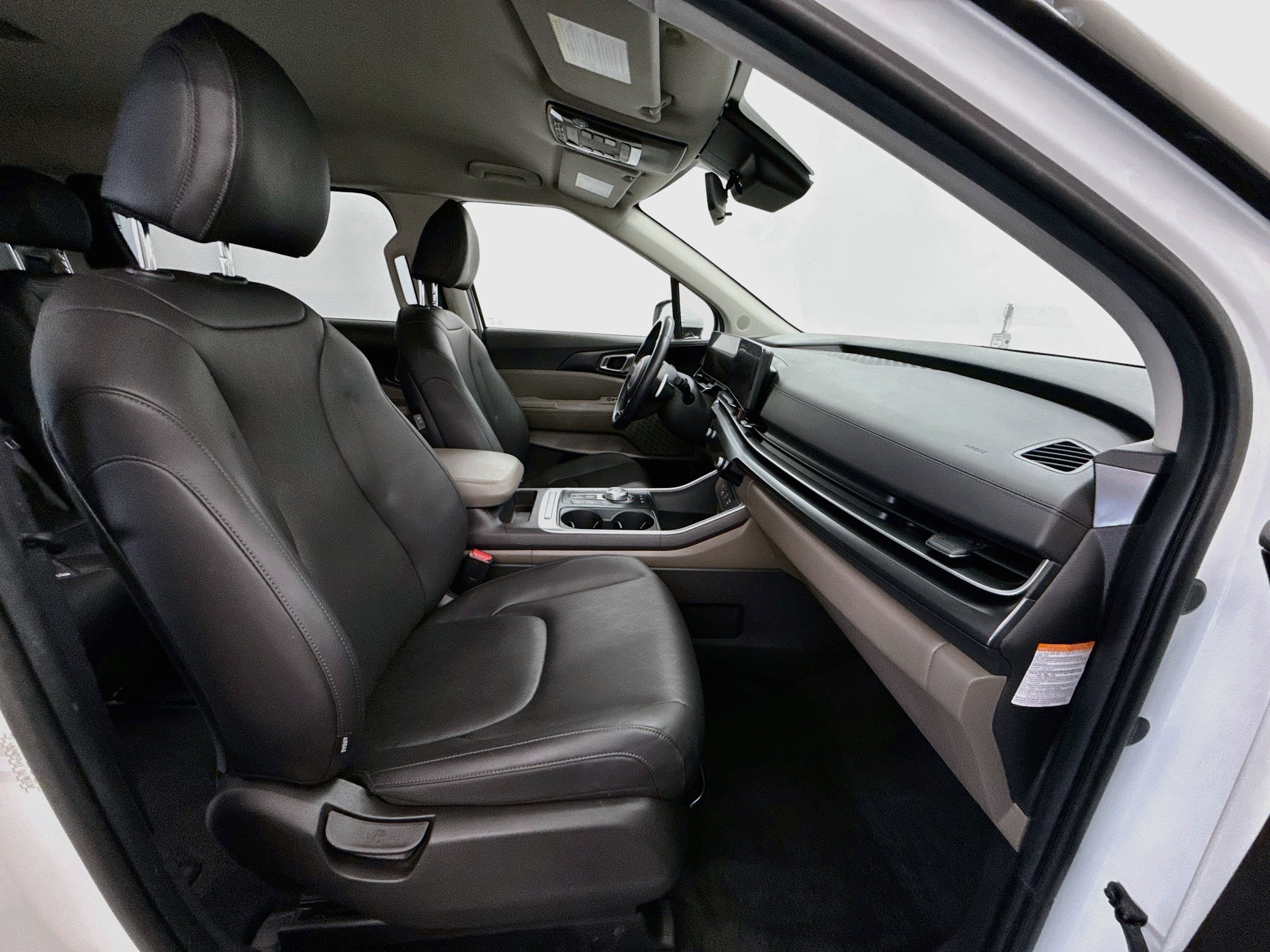 Used 2026 Kia Carnival LXS FWD image 33