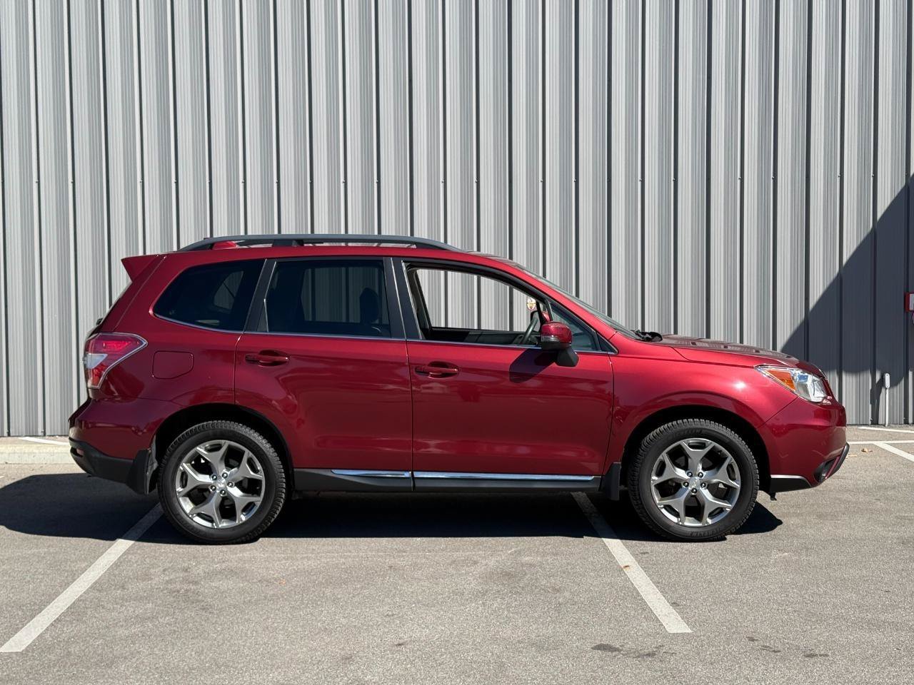 Used 2016 Subaru Forester 2.5i Touring AWD/4WD image 4