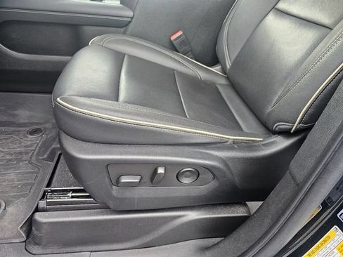 Used 2023 GMC Yukon SLT RWD image 18