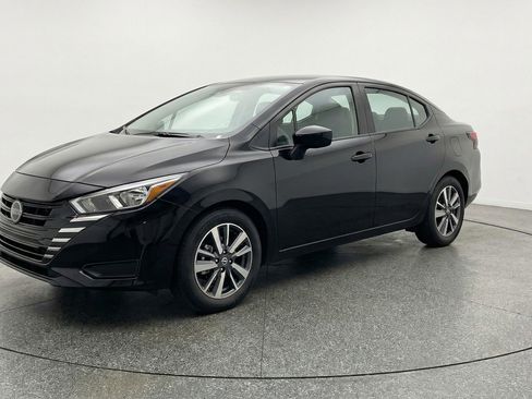 Used 2025 Nissan Versa SV image 3