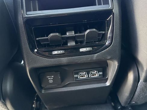 Used 2024 Jeep Grand Cherokee Altitude AWD/4WD image 15