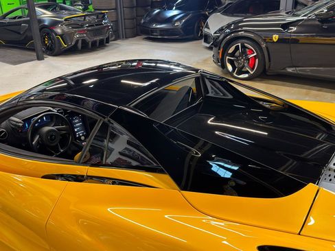 Used 2024 McLaren 750S Spider RWD image 28