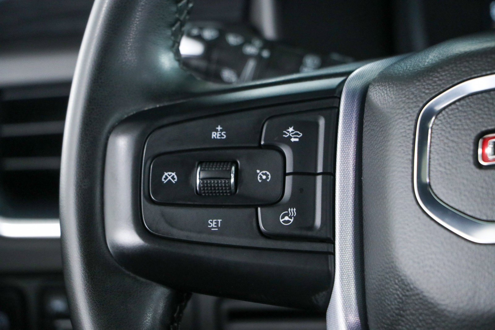 Used 2023 GMC Yukon SLT w/ SLT Premium Package AWD/4WD image 14