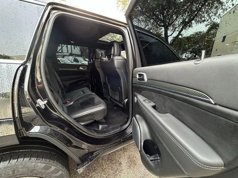Used 2014 Jeep Grand Cherokee SRT image 34