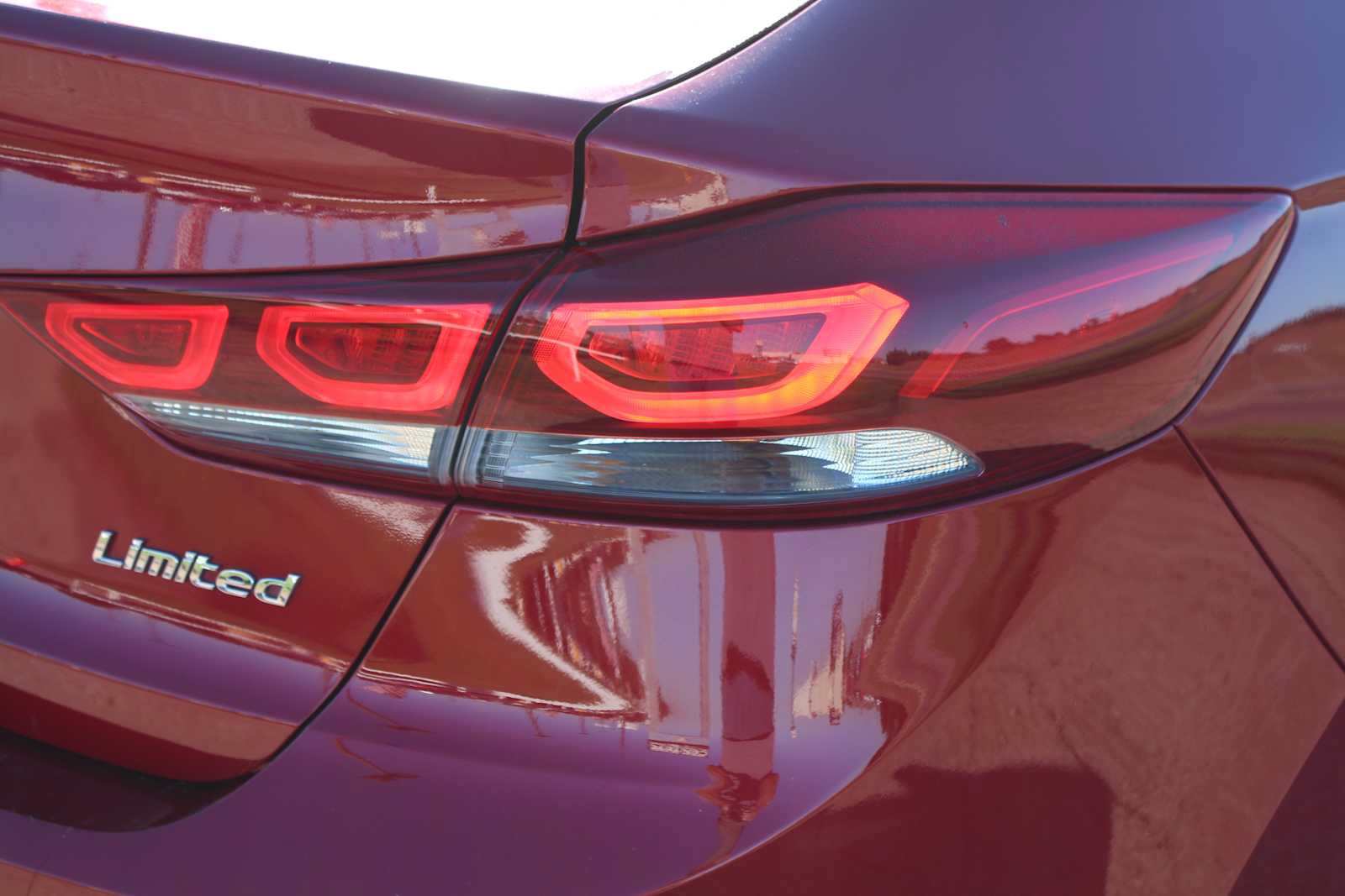 Used 2017 Hyundai Elantra Limited FWD image 12