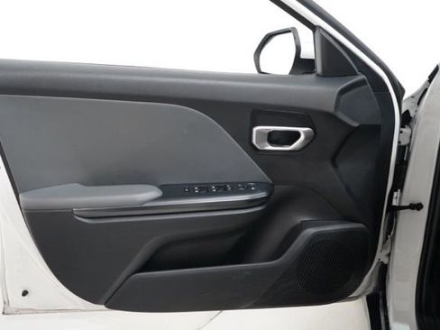 Used 2025 Kia K4 LXS image 19