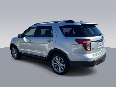 Used 2014 Ford Explorer XLT w/ Equipment Group 202A AWD/4WD image 5