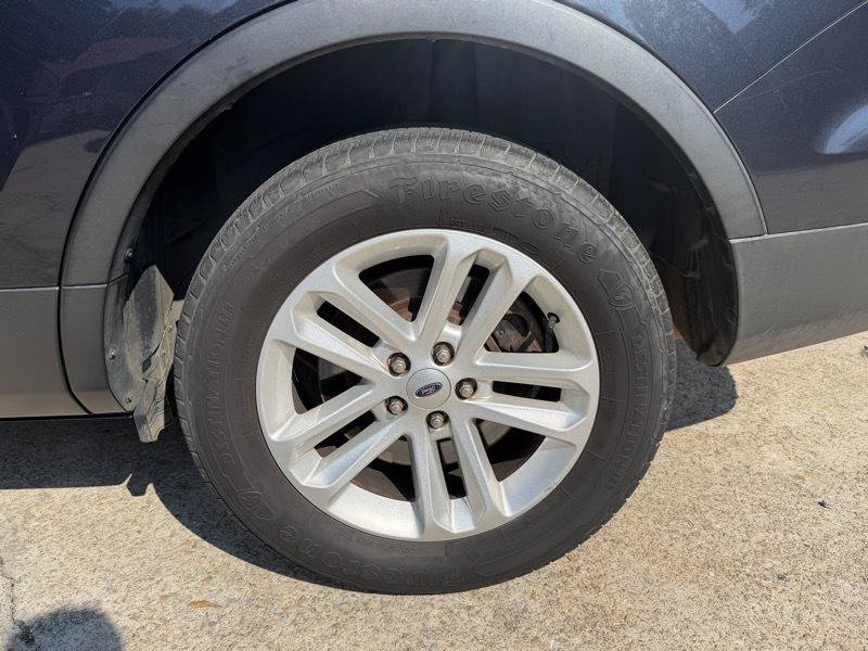 Used 2017 Ford Explorer XLT w/ Equipment Group 202A FWD image 9