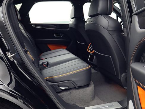 New 2025 Bentley Bentayga image 39