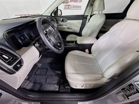Used 2022 Kia Sorento S w/ Panoramic Sunroof Package image 27