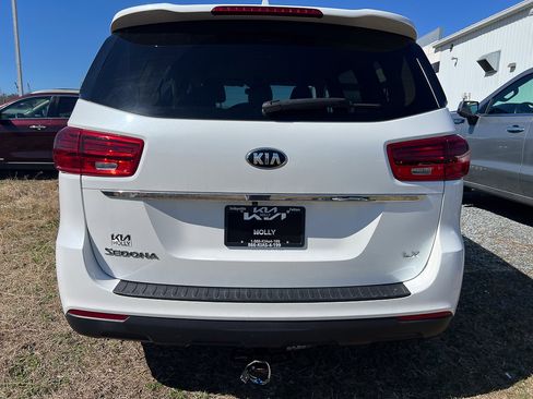Used 2020 Kia Sedona LX image 4