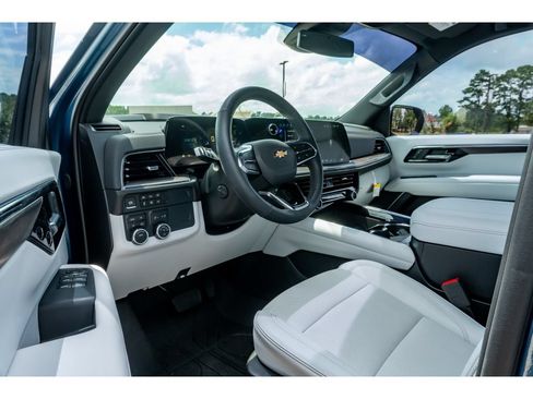 Used 2025 Chevrolet Tahoe Premier AWD/4WD image 11