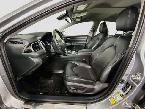 Used 2021 Toyota Camry XLE w/ Navigation Package FWD image 14