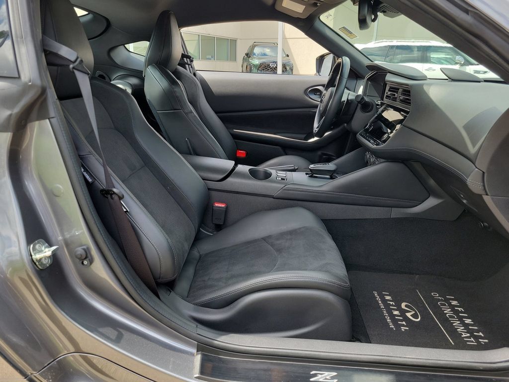 Used 2025 Nissan Z Performance w/ Floor Mat Package RWD image 27