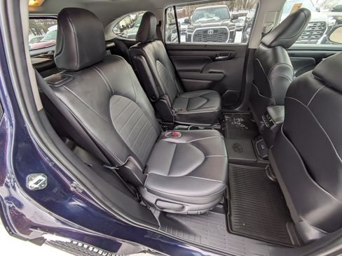 Used 2022 Toyota Highlander XLE image 23