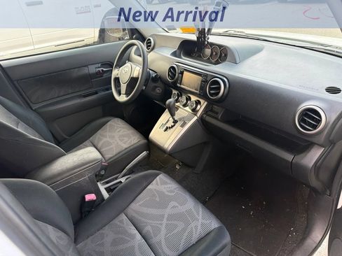 Used 2013 Scion xB FWD image 3
