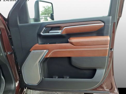Used 2024 GMC Sierra 2500 Denali Ultimate AWD/4WD image 14