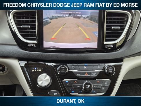 Used 2022 Chrysler Pacifica Touring-L FWD image 12