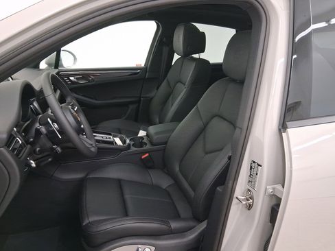 Used 2026 Porsche Macan image 5