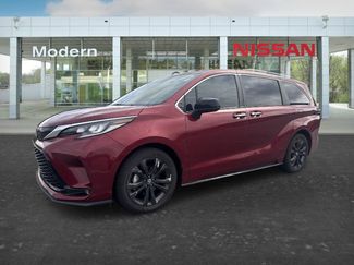 Used 2022 Toyota Sienna XSE FWD video 1