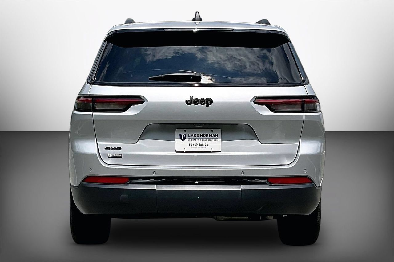 Used 2024 Jeep Grand Cherokee L Altitude AWD/4WD image 7
