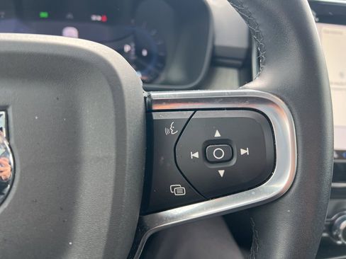 Used 2024 Volvo XC40 B5 Core image 16