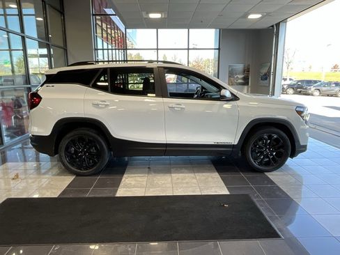 Used 2022 GMC Terrain SLE w/ Driver Convenience Package image 7