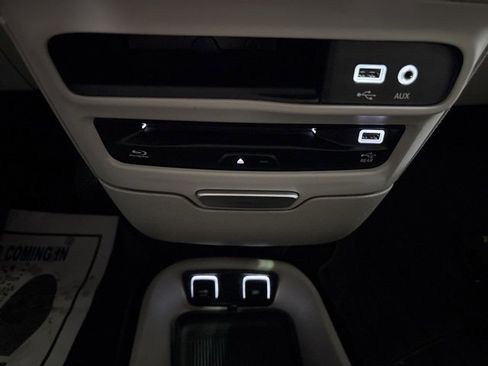 Used 2017 Chrysler Pacifica Platinum image 14