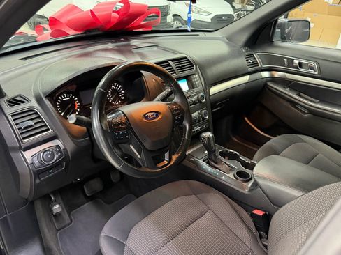 Used 2018 Ford Explorer XLT FWD image 30