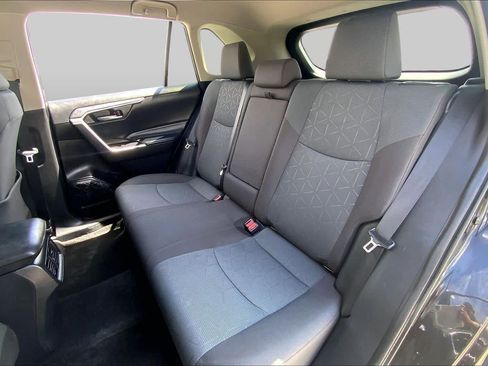 Used 2024 Toyota RAV4 XLE FWD image 20
