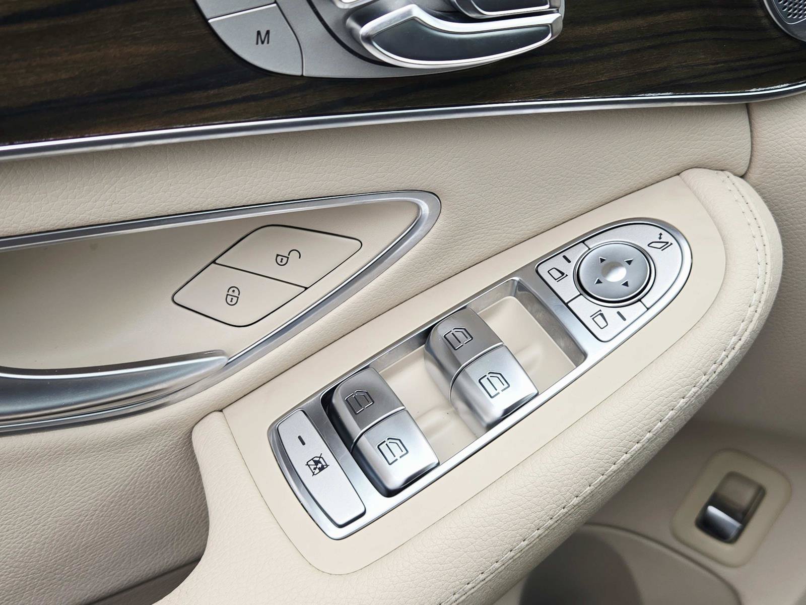 Used 2019 Mercedes-Benz C 300 4MATIC Sedan image 36