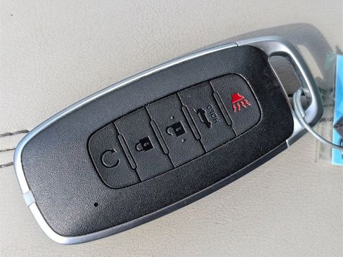 Used 2022 Nissan Pathfinder SV image 31