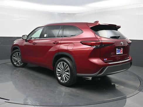 Used 2023 Toyota Highlander Platinum image 28