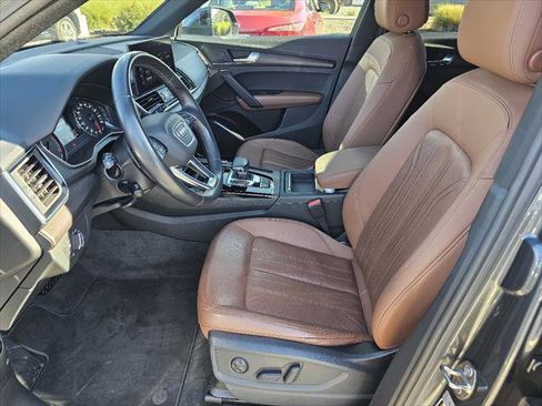 Used 2022 Audi Q5 2.0T Premium w/ Convenience Package image 2