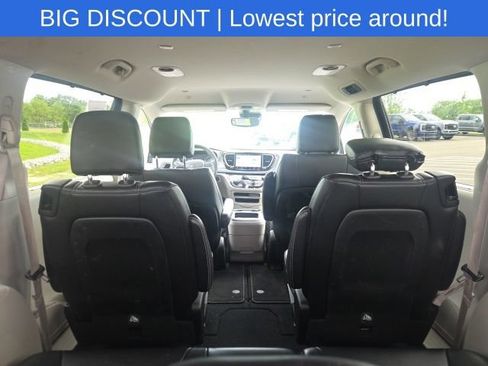 Used 2023 Chrysler Pacifica Touring-L FWD image 14