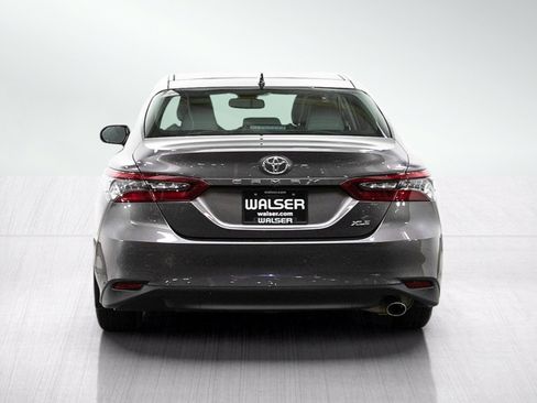 Used 2022 Toyota Camry XLE FWD image 4