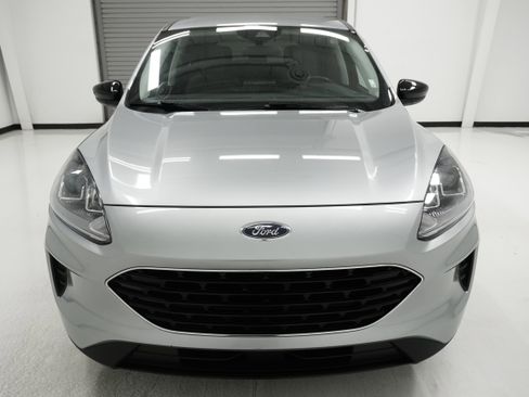 Used 2021 Ford Escape SE w/ SE Sport Appearance Package image 2