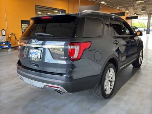 Used 2017 Ford Explorer XLT w/ Equipment Group 202A AWD/4WD image 5