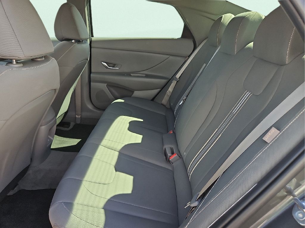 Used 2024 Hyundai Elantra SEL FWD image 10