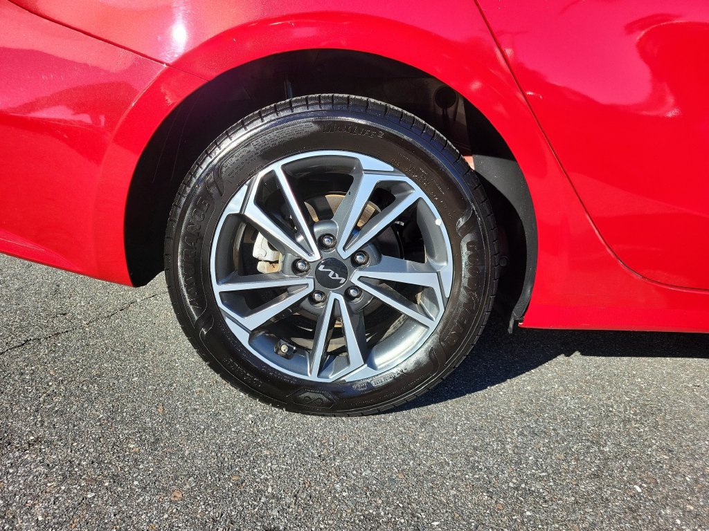 Used 2023 Kia Forte LXS FWD image 5
