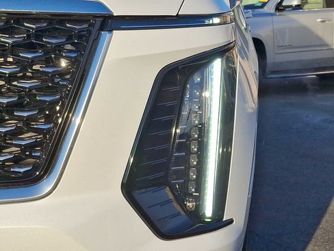 Used 2026 Cadillac Escalade Luxury w/ Touring Package image 9