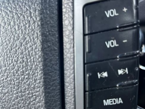 Used 2012 Ford Fusion SE FWD image 18