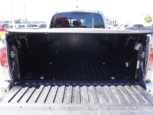 Used 2021 Toyota Tacoma TRD Sport w/ Technology Package AWD/4WD image 12