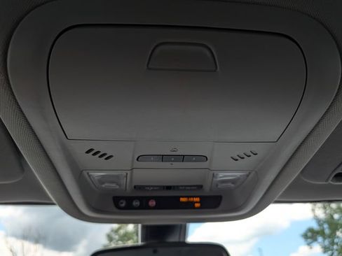Used 2019 GMC Acadia SLT AWD/4WD image 23